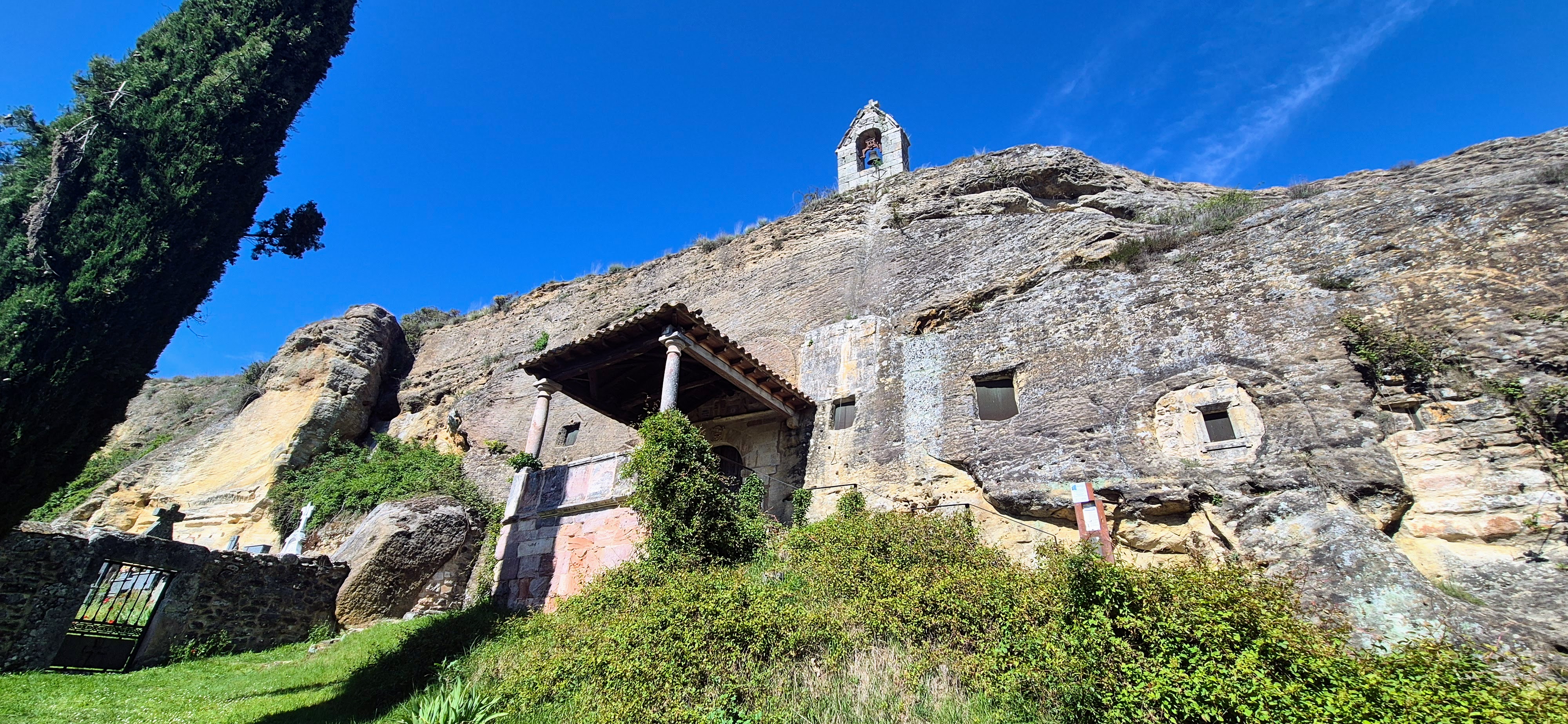 Eremitorio rupestre de los Santos Justo y Pastor excavado en la roca