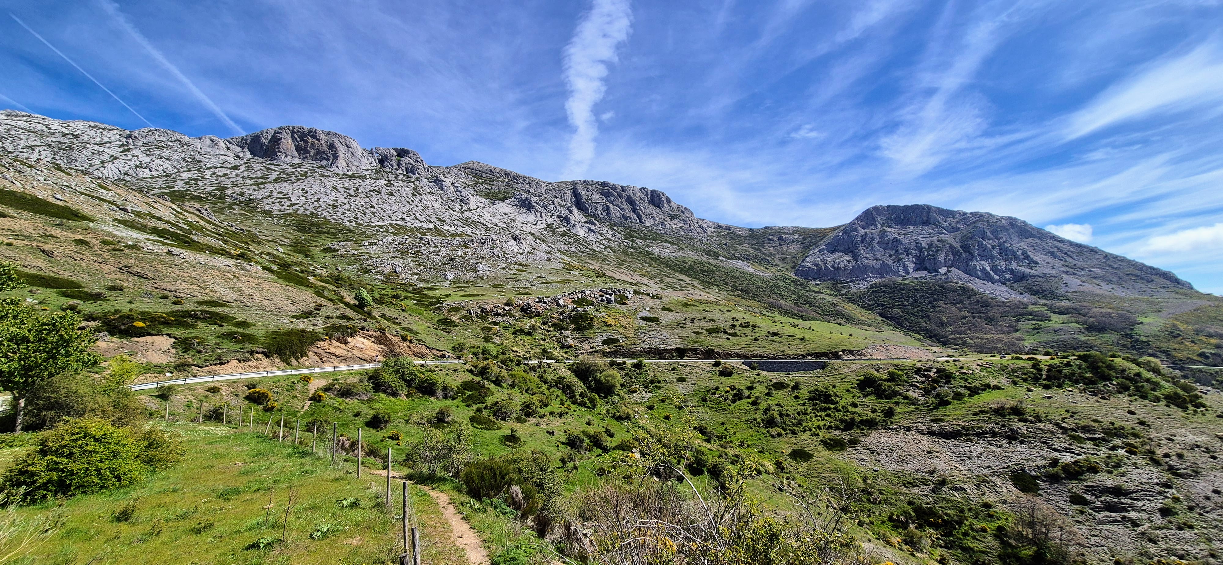 Mirador del Alto de la Varga con el pico Espigüete al fondo